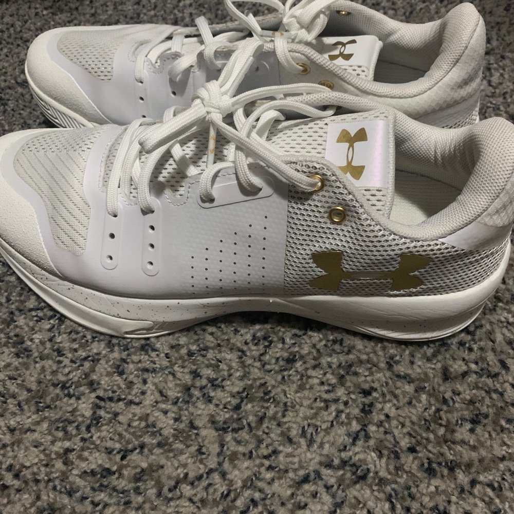 White tennis shoes worn 2 times.